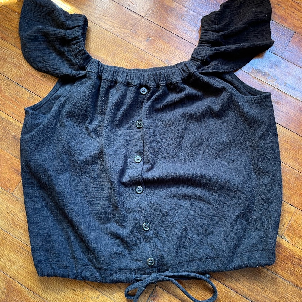 Black cropped madewell top with cap sleeves